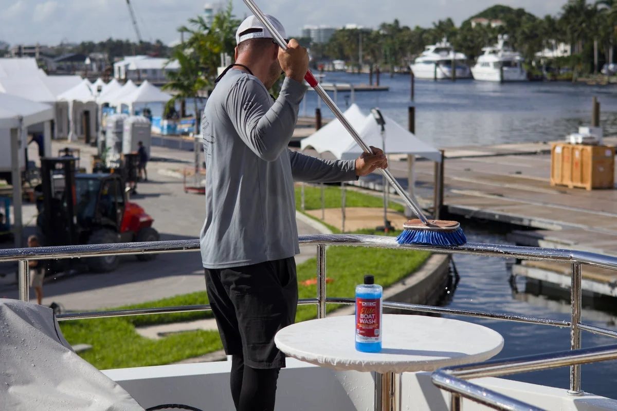 Boat exterior cleaning with DITEC products